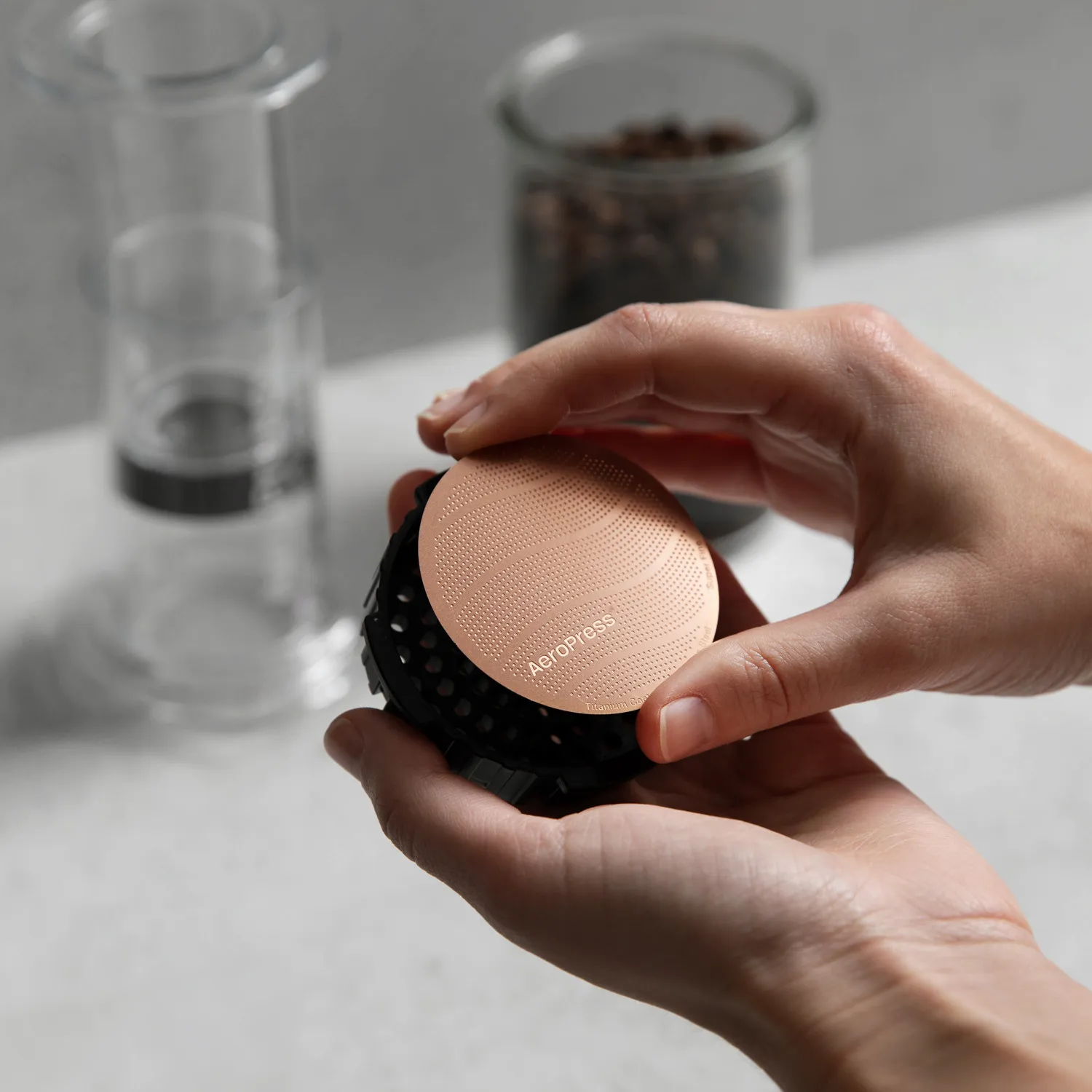 AeroPress Gold Tone Filter - Gjenbrukbart Metallfilter - Image 2