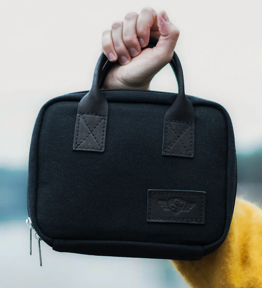 Comandante C40 Travel Bag - Image 4
